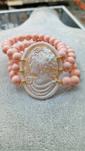 Load image into Gallery viewer, Parure Artigianale Perle rosa pasta di corallo e Cammeo di Torre del Greco
