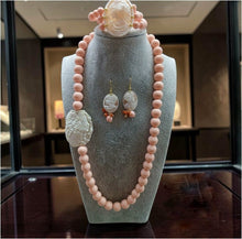 Load image into Gallery viewer, Parure Artigianale Perle rosa pasta di corallo e Cammeo di Torre del Greco