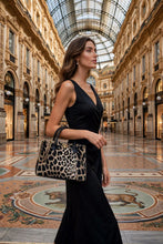 Load image into Gallery viewer, Bag-Shopper Tote "Capri" in Simil Cavallino Maculato con Dettaglio Heritage
